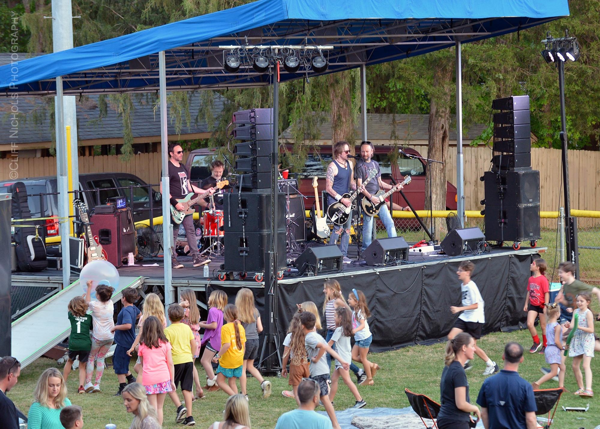 The City of Tega Cay employs free shuttle service to concertgoers for its concert series. Photo: Cliff Nichols Photography.